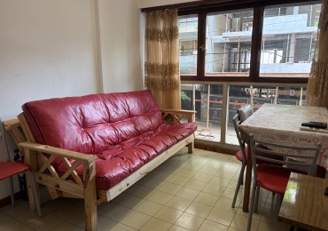 VENTA DEPARTAMENTO DE UN AMBIENTE A LA CALLE. ZONA PLAZA COLON